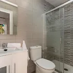 شقة New With Pool, 10 Mins Walk From مالقة