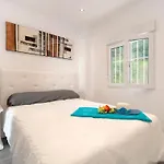شقة New With Pool, 10 Mins Walk From