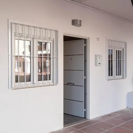New With Pool, 10 Mins Walk From شقة